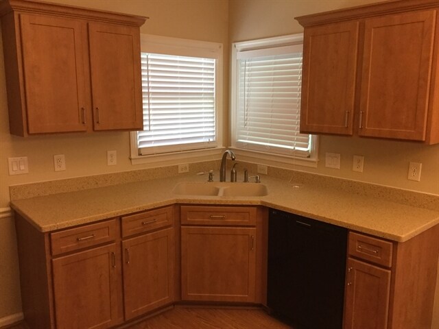 Building Photo - 3200 Daingerfield Drive