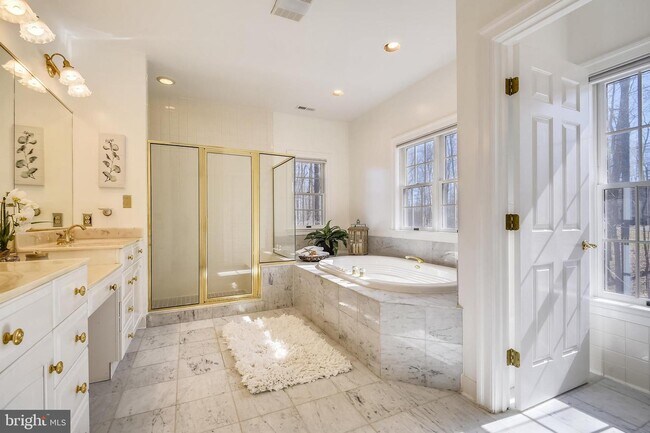 Foto del edificio - 12327 Michaelsford Rd