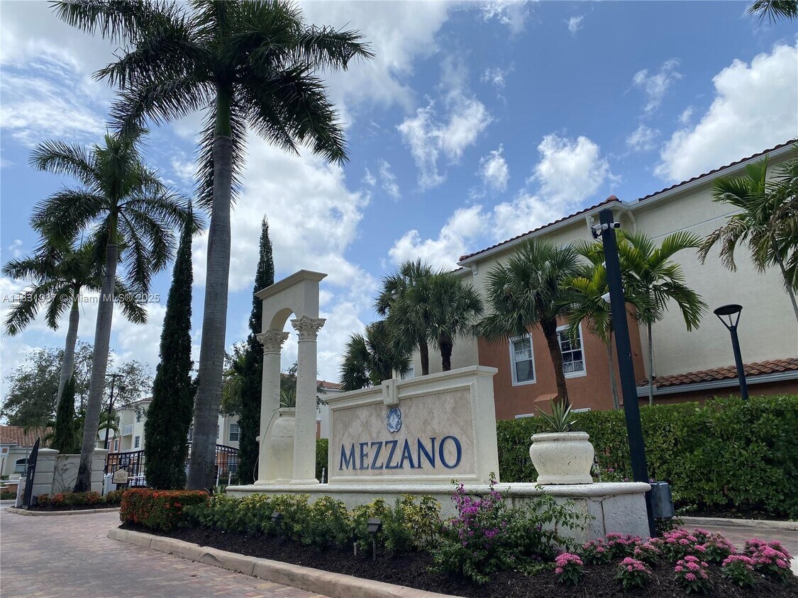 Foto principal - 9825 Baywinds Blvd