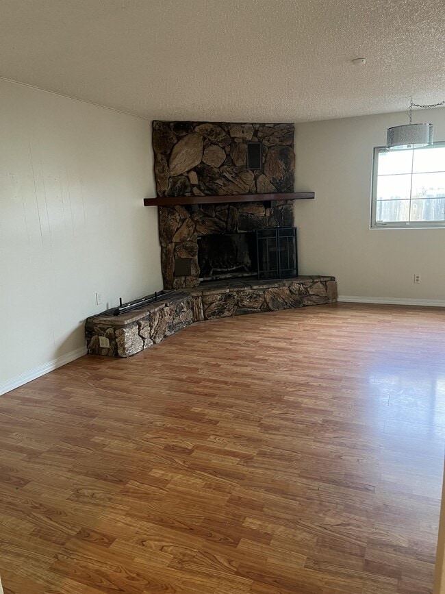 Building Photo - 484 Amoros Ct