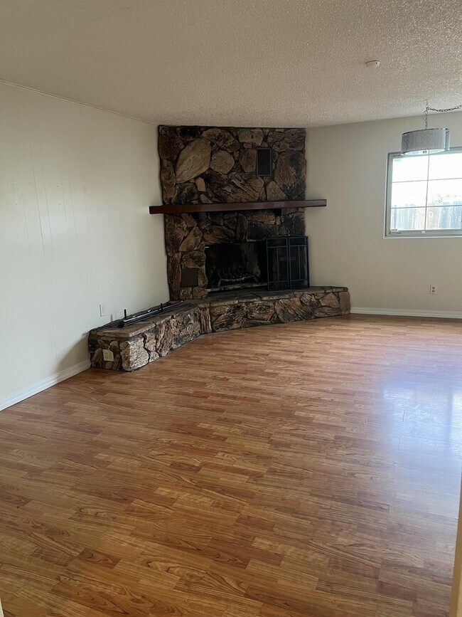 Foto del edificio - 484 Amoros Ct