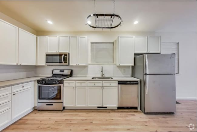 Building Photo - 2817 N Damen Ave