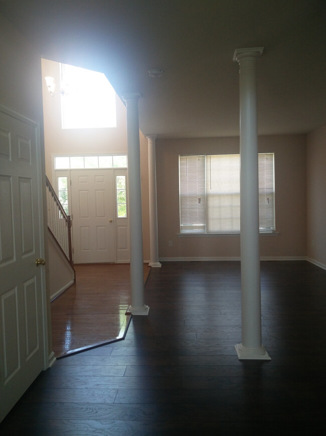 Building Photo - 9 Log cabin rd