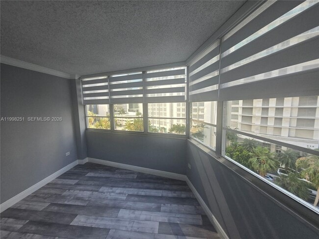 Building Photo - 825 Brickell Bay Dr