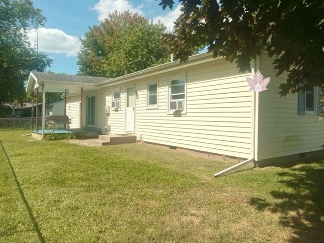 Building Photo - Adorable 4-Bdrm 2 bath Home in the Mississinewa Area