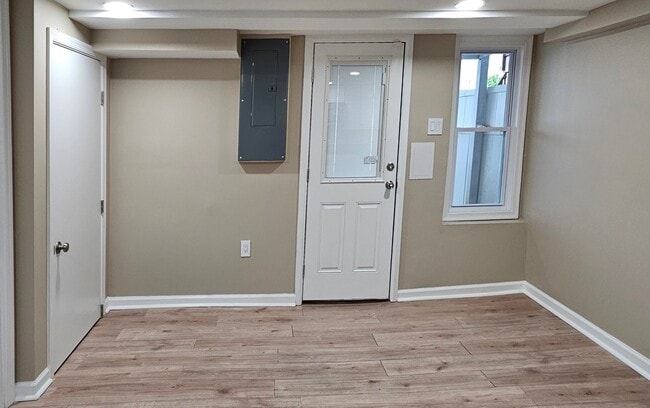 Building Photo - 4633 Kernwood Ave
