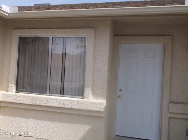 Building Photo - 3217 N Hedgewood Dr