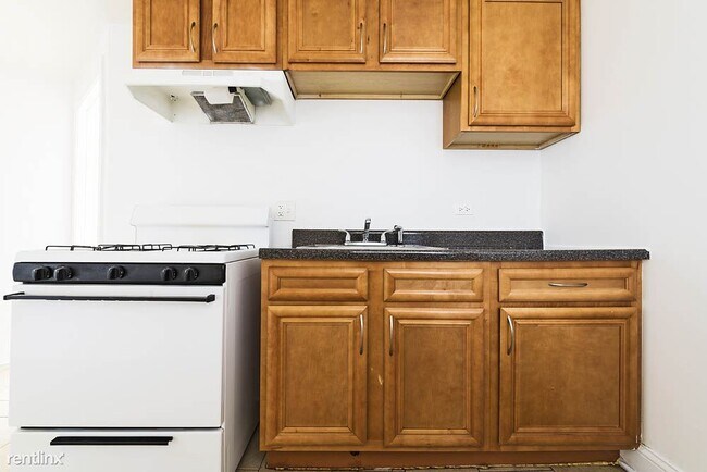 Building Photo - 2 br, 1 bath Apartment - 6954 S Calumet Ave