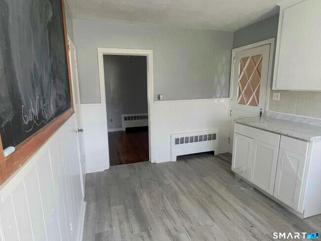 Building Photo - 521 Mill St