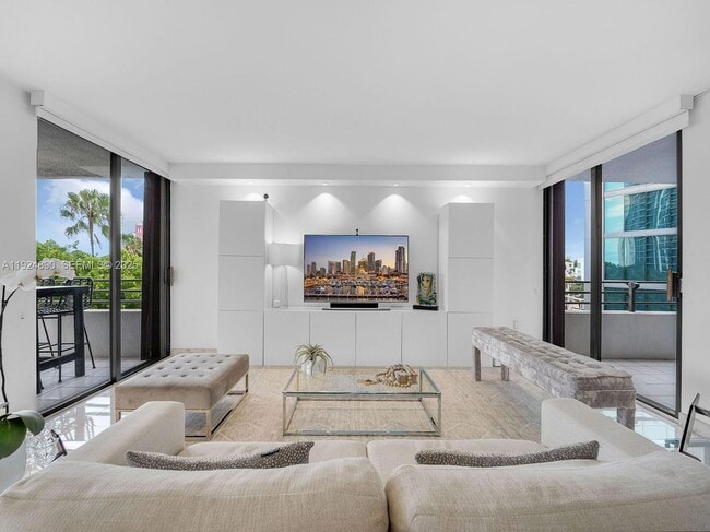 Building Photo - 151 SE 15th Rd