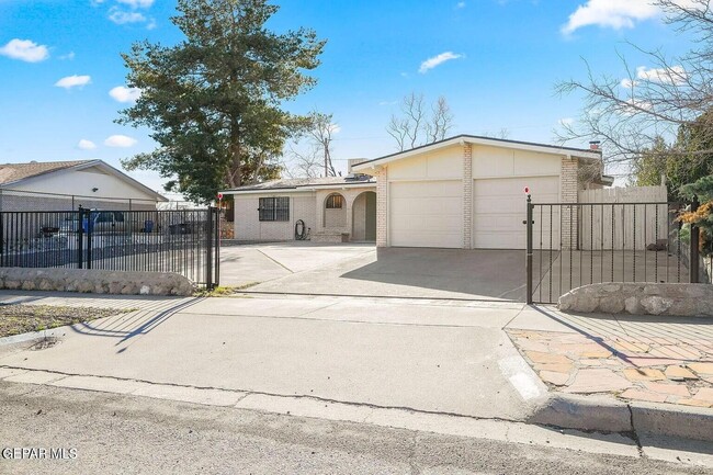 Building Photo - 10182 Bon Aire Dr