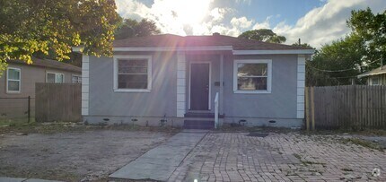 Building Photo - 1425 40th St S