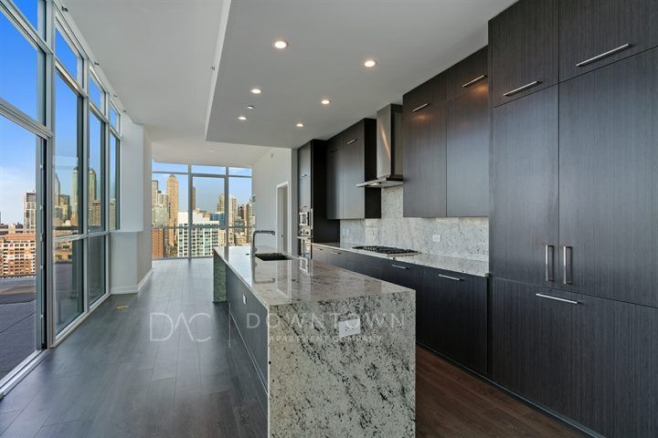 Foto principal - 678 N Orleans St