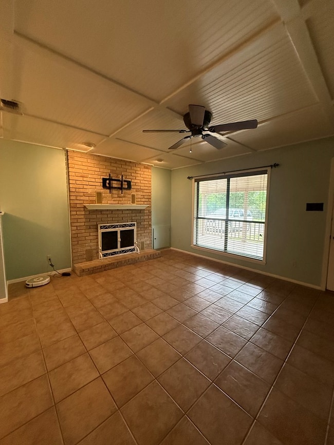 Foto del edificio - 129 Forest Cir