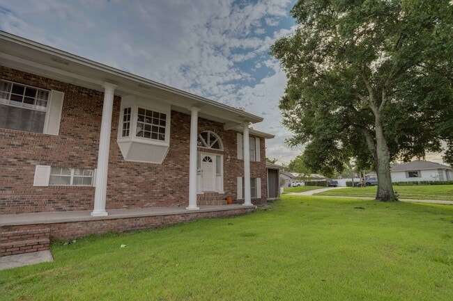 Building Photo - 5212 Abelia Dr