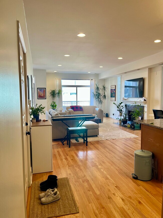 Sala de estar - 817 N Bishop St