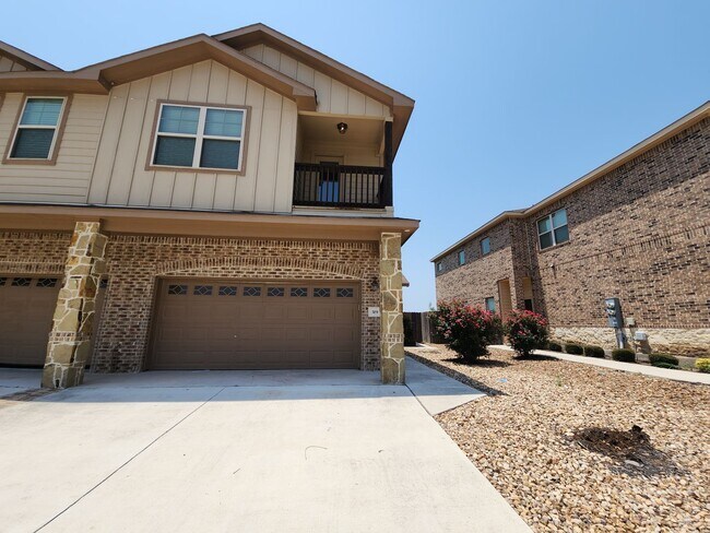 Foto del edificio - Large 3/2.5/2 in Creekside Crossing! Game Room + Balcony! Fridge Included / CISD