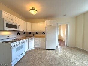 Building Photo - 39 Glenridge Ave