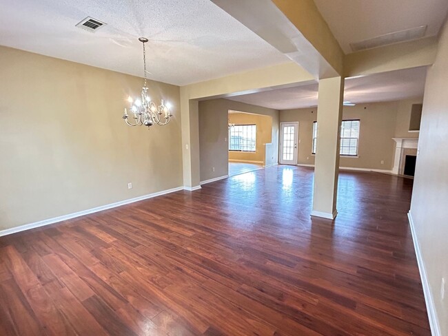 Building Photo - Spacious Cordova Home with Huge Bonus Room...