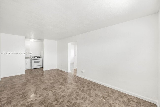 Building Photo - 126 SW 18th Ave