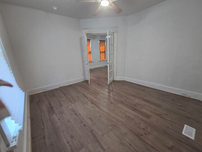 Foto del edificio - 722 E 7th St