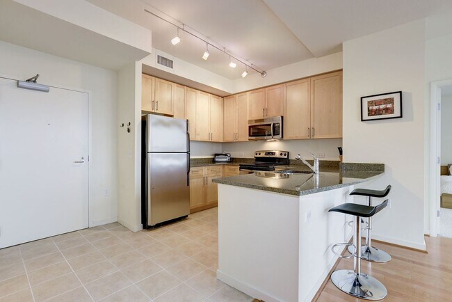 Foto del edificio - Luxurious Fully Furnished 2BR in the Heart of Mount Vernon Triangle!