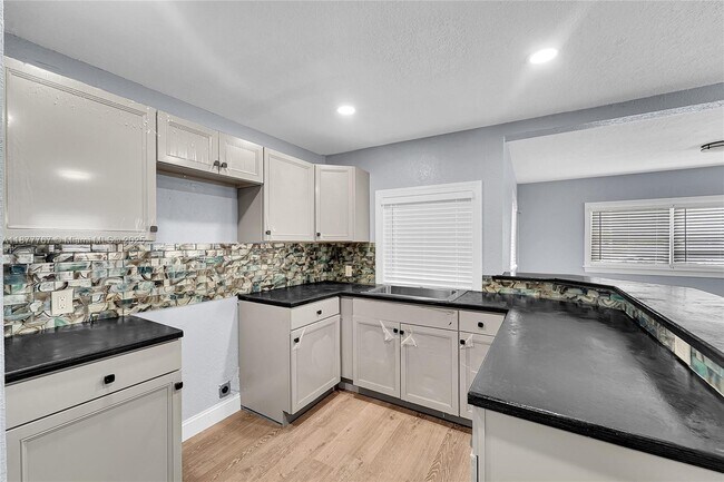 Foto del edificio - 2360 NW 6th Ct