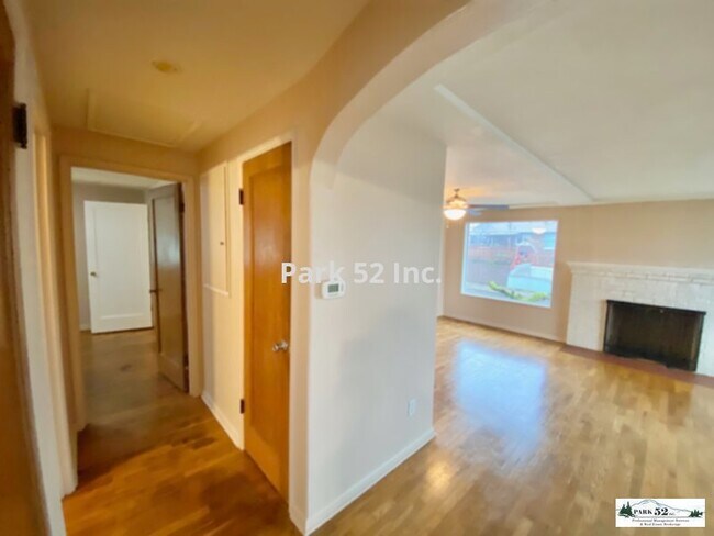 Foto del edificio - 6402 Fawcett Ave