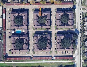 Building Photo - 3100 Walnut Bend Ln