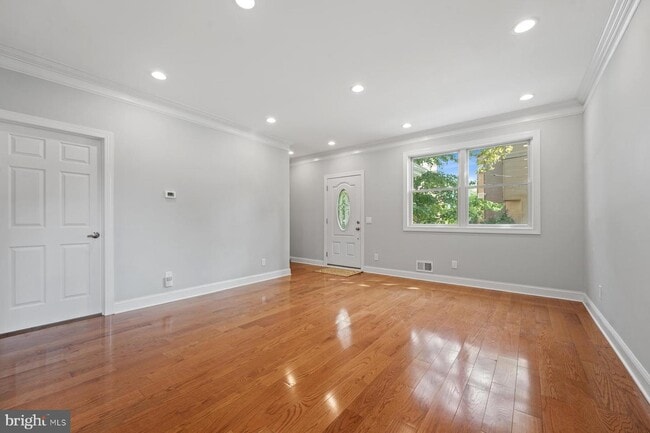 Building Photo - 21 Lytle St