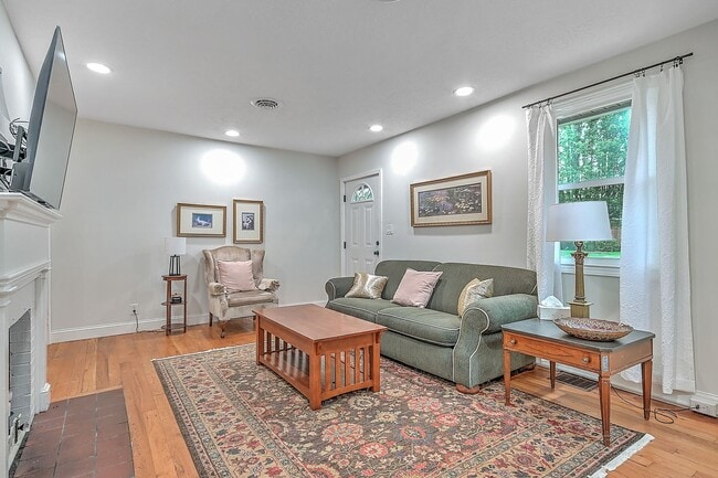 Building Photo - 1220 Morningside Cir