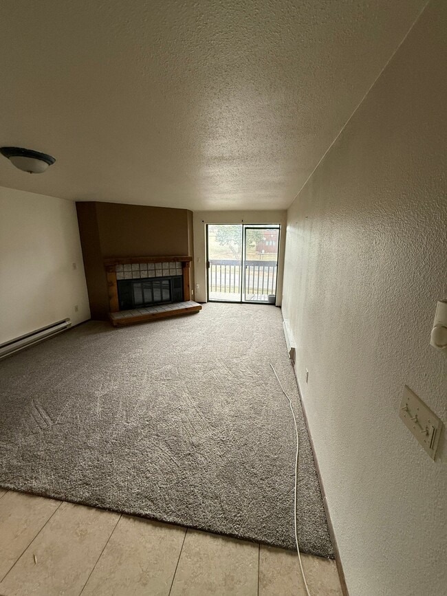 Building Photo - 1730 Raven Cir