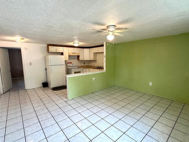 Building Photo - 10405 N 11th St