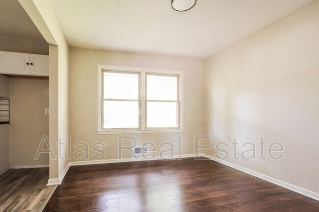 Foto del edificio - 7317 Ash Ave