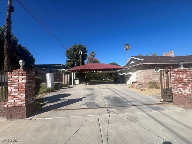 Foto del edificio - 1650 Waldman Ave