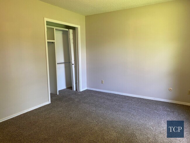 Building Photo - 345 E Pharris Dr