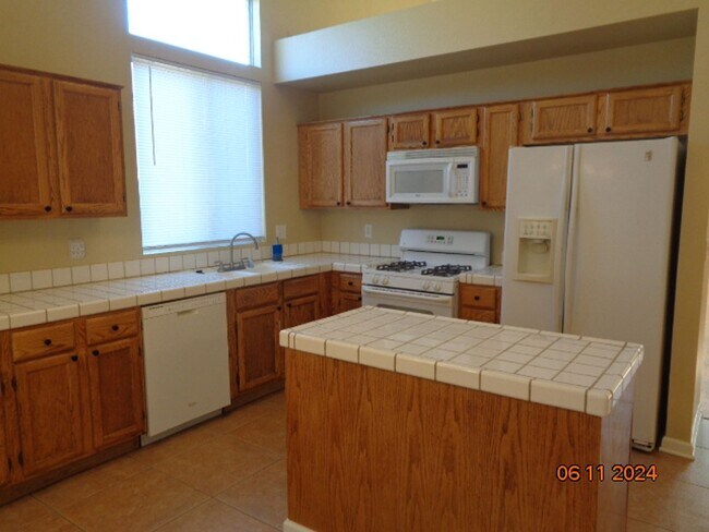 Foto del edificio - Clean West Palmdale One Story Offering 149...