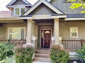 Building Photo - 20601 NE Sierra Dr