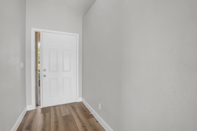 Foto del edificio - 2702 Sailors Way