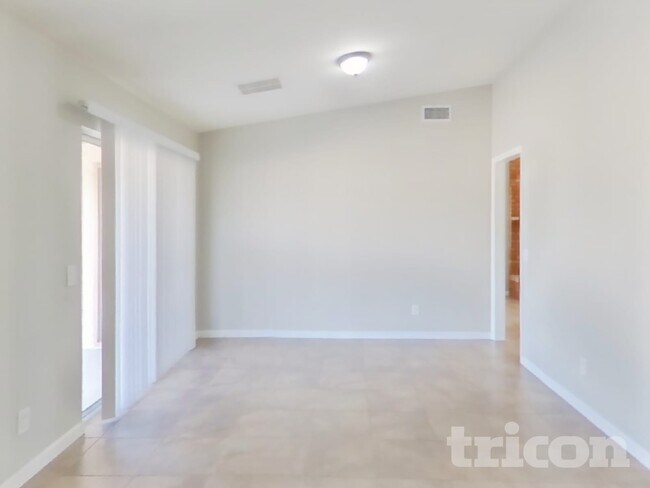 Foto del edificio - 10044 W Highland Ave