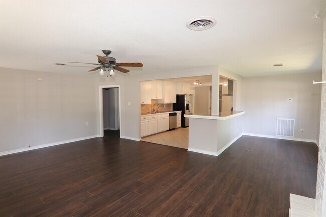 Building Photo - 4804 Folsom Dr