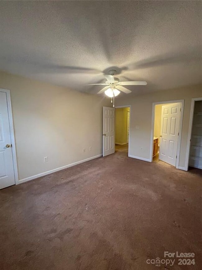 Building Photo - 1623 Oak Leaf Dr NW