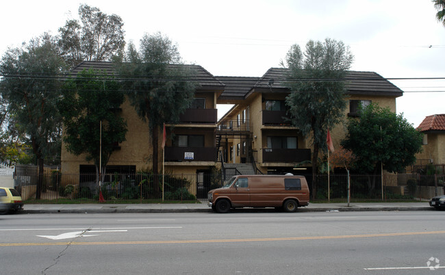 Foto del edificio - Lowest Non-Rent Controlled GRM in the Valley