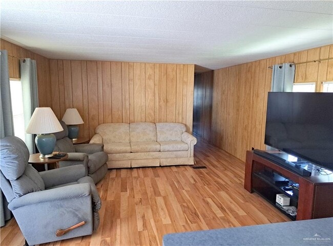 Building Photo - 402 Cory Dr
