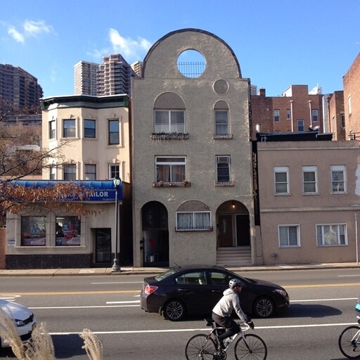 Building Photo - 900 River Rd