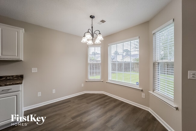 Foto del edificio - 404 Meadowview Trail