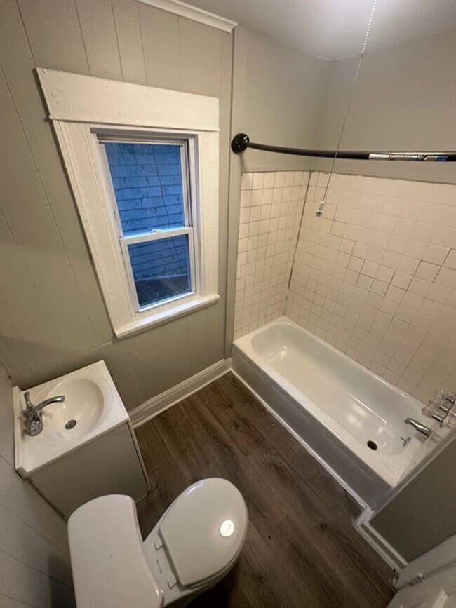 Foto del edificio - 142-144 Bowman St