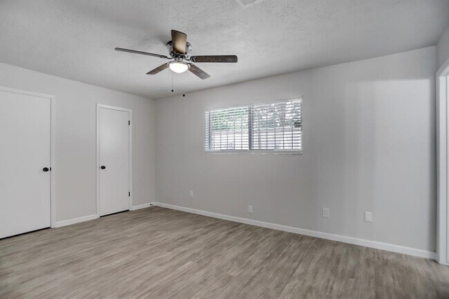 Building Photo - 12621 Veterans Memorial Dr