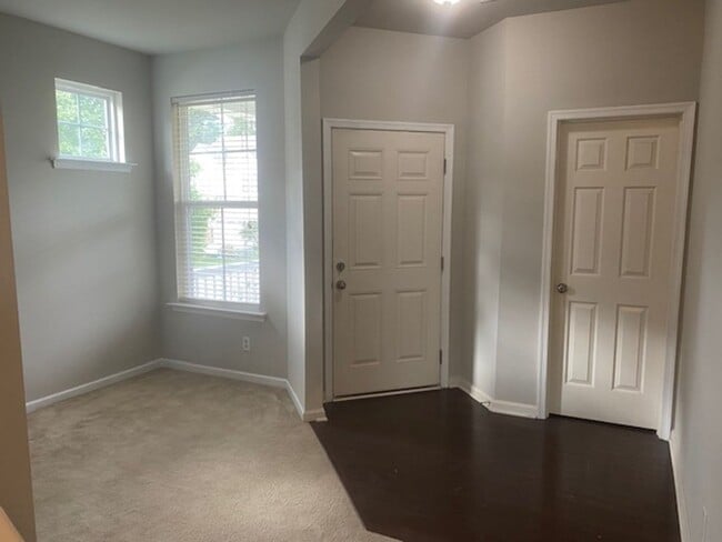 Building Photo - 203 Linfoot Ct