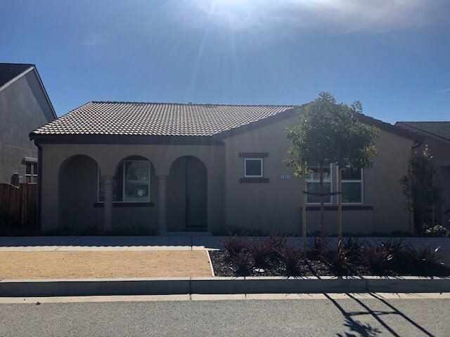 Primary Photo - 3 br, 2.5 bath House - 2962 Bluffs Drive